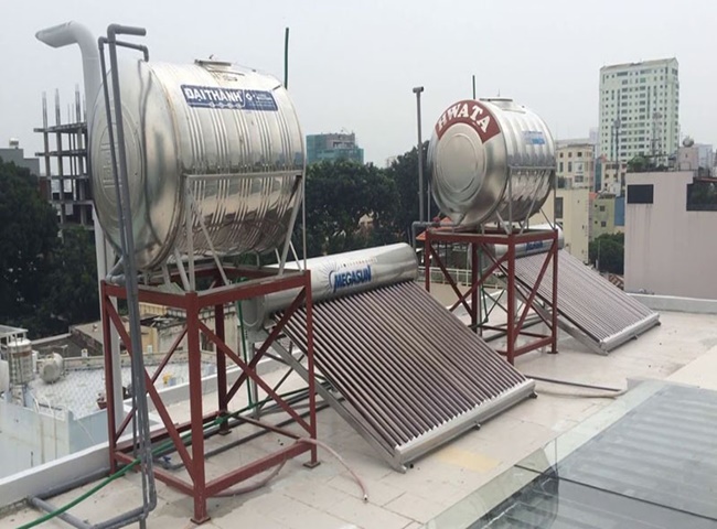 đặt bồn nước trên mái nhà có độ dốc dưới 5%