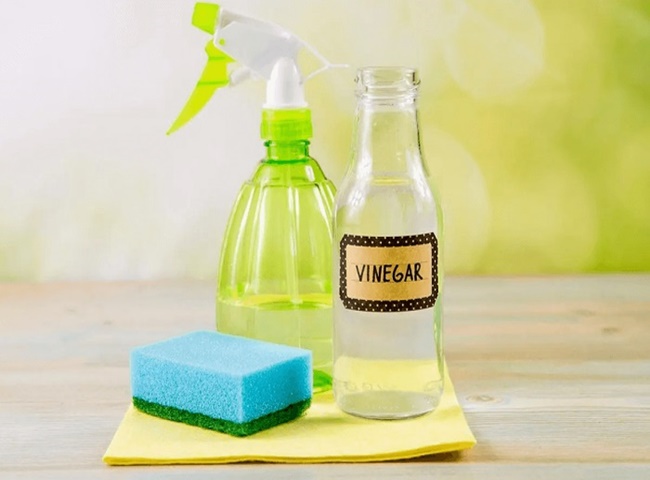 thông bồn rửa chén bị nghẹt bằng giấm