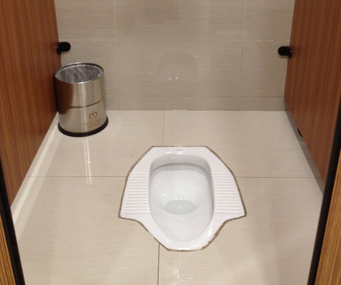 c&aacute;ch th&ocirc;ng bồn cầu bệt