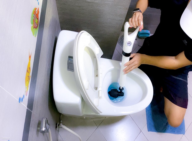 Thợ th&ocirc;ng bồn cầu quận 4 Bảo An với tay nghề l&acirc;u năm