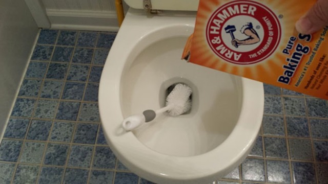 Baking Soda l&agrave; g&igrave; v&agrave; dấm mua ở đ&acirc;u, th&ocirc;ng tắc bồn cầu bằng bột baking soda.